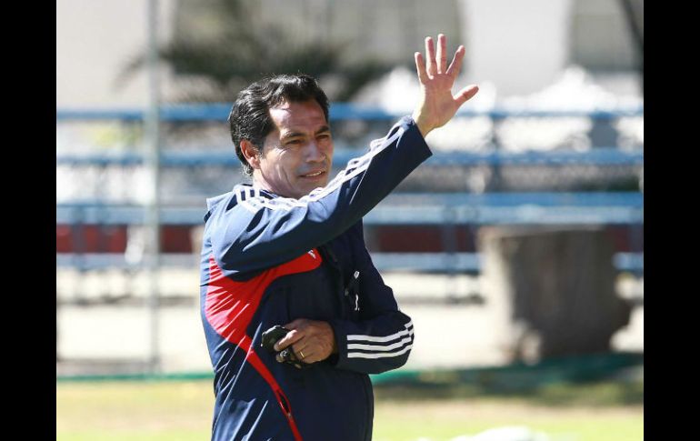 El técnico del Guadalajara haría movimientos en cada una de las líneas del equipo rojiblanco. EL INFORMADOR /