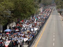 Se estima que diez mil personas integran la protesta, ubicada ya en el Parador del Marqués. NTX /