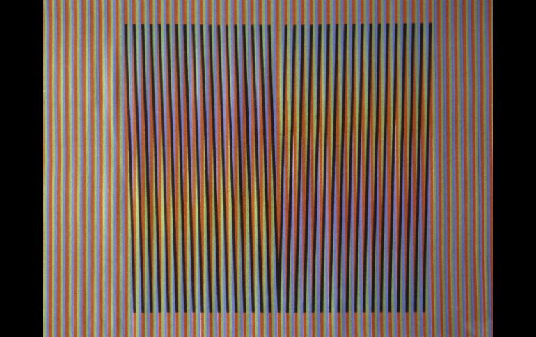 La obra ''Inducción cromática'' de Carlos Cruz-Diez, que forma un grupo de imágenes en alta resolución, forma parte de la exposición. EFE /