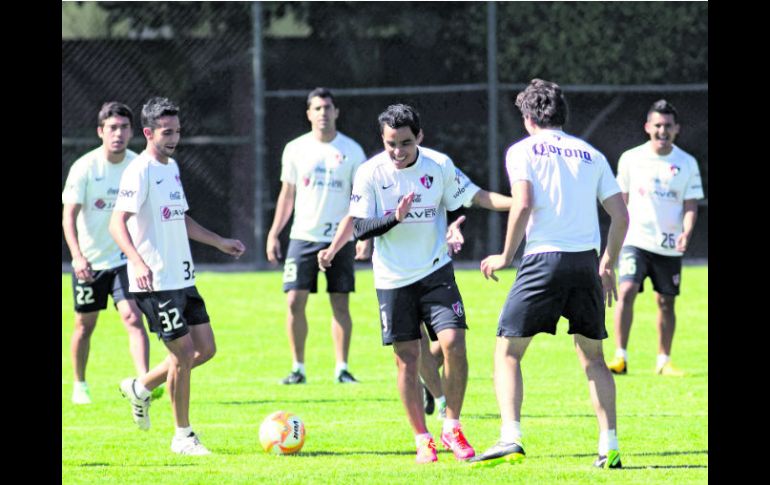 Los Zorros realizan ejercicios de cara a su entrenamiento en Colomos, rumbo al partido ante San Luis. MEXSPORT /