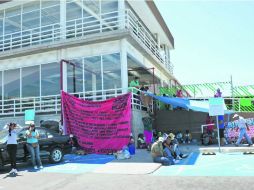 Dañan comercios. La protesta magisterial de ayer en Chilpancingo tuvo impacto en tiendas de autoservicio, que ya preparan demandas. NTX /