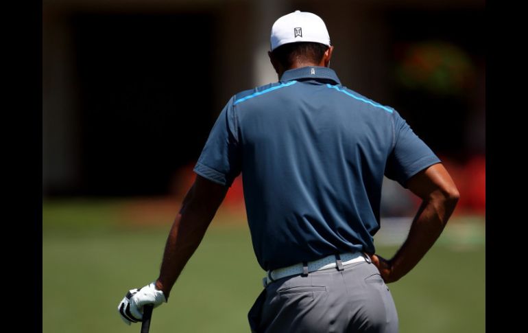 Con esta penalidad, Tiger pasa del séptimo al decimonoveno puesto. AFP /