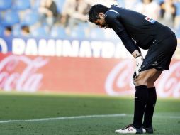 El portero del Levante, el uruguayo Gustavo Munúa, tras el cuarto gol ante el Deportivo. EFE /