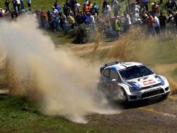 El auto de Ogier sigue marcando el ritmo en el WRC. EFE /