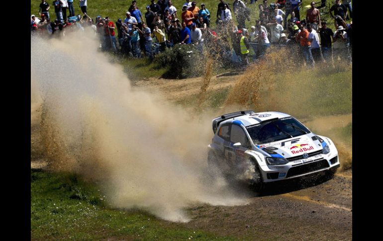 El auto de Ogier sigue marcando el ritmo en el WRC. EFE /