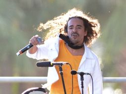 El vocalista de Café Tacvba,  Rubén Albarrán, envió un mensaje de agradecimiento a los asistentes durante su aparición. AP /