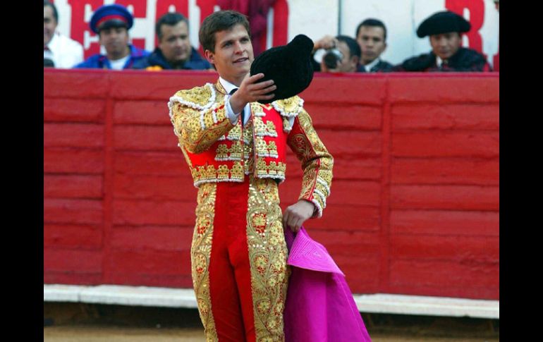 Julián López llama la atención para el festejo del 27 de abril. MEXSPORT /