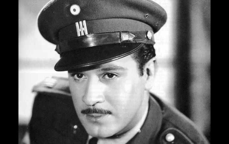 En Mérida, Yucatán, integrantes del club ''Eternamente Pedro Infante'' preparan un homenaje musical y solemne. ARCHIVO /