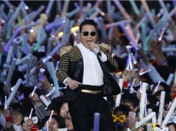 Psy interpreta por primera vez en concierto su reciente tema ''Gentleman'', con coreografía incluida. AP /