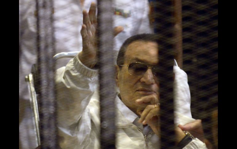 Un tribunal ordenó la puesta en libertad provisional del expresidente egipcio Hosni Mubarak en una de las causas que se le sigue. ARCHIVO /