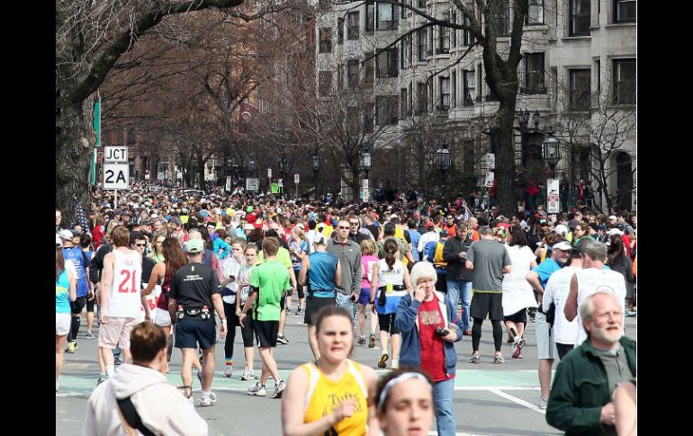 Al término del Maratón en Boston, dos explosiones en la línea de meta dejaron más de 100 heridos y tres muertos. AFP /