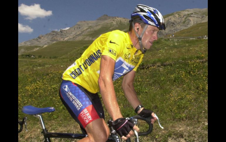 Lance Armstrong fue desposeído por dopaje de sus siete victorias (1999-2005) en el Tour de Francia. ARCHIVO /