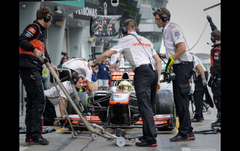 El equipo McLaren espera más del desempeño de Sergio Pérez. AFP /