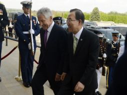 Imagen del arribo de Ki-moon al Pentágono, donde fue recibido por el secretario de Defensa. EFE /