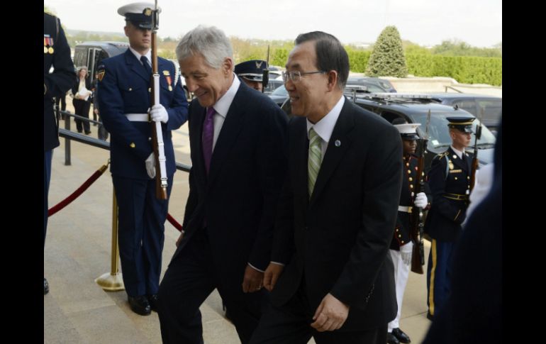 Imagen del arribo de Ki-moon al Pentágono, donde fue recibido por el secretario de Defensa. EFE /