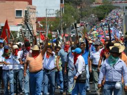 Ayer, integrantes de la CETEG cerraron los dos sentidos de la Autopista del Sol en su marcha. NTX /