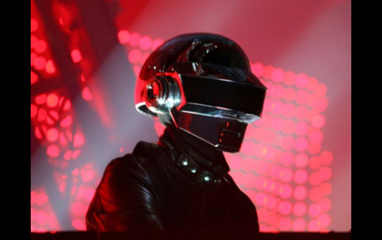 A menos de 24 horas de darse a conocer, ''Get Lucky'' de Daft Punk lidera las listas de descargas en diversos países. ARCHIVO /