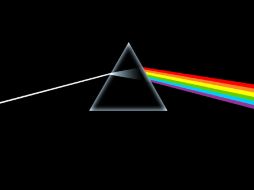 Thorgerson creó el famoso prisma de la portada del álbum ''El lado oscuro de la luna''. ARCHIVO /