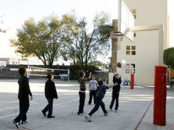 El basquetbol es una de las actividades más frecuentes reportadas en la encuesta. ARCHIVO /