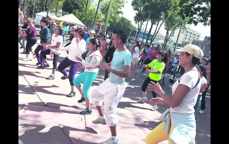 A propósito del Día Mundial de la Activación Física, se organizaron macroclases de baile gratuitas a lo largo de la Vía RecreActiva. EL INFORMADOR /