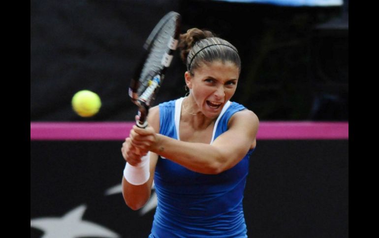 Vinci vence a Safarova por 6-3, 6-7 (2) y 6-3 para lograr el pase. EFE /