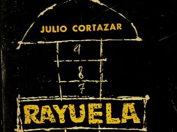 Consideran que ''Rayuela'' introdujo  la presentación de la ciudad como espacio poético y la indeterminación como medio escribir. ESPECIAL /