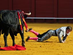 Julián López sufrió una cornada el viernes y debió ser hospitalizado. EFE /