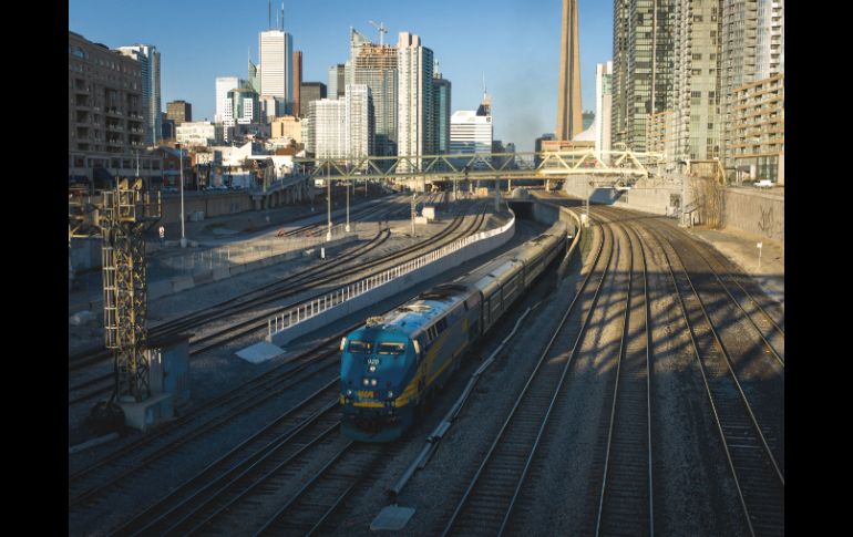 Los detenidos son acusados de planear un ataque terrorista a un tren en Toronto bajo la dirección de Al Qaeda. ARCHIVO /