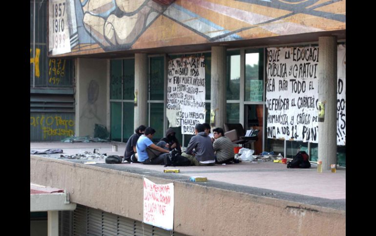 Los jóvenes dicen que la protesta en la UAM es ''por solidaridad con las personas que tomaron la Rectoría de la UNAM''. SUN /