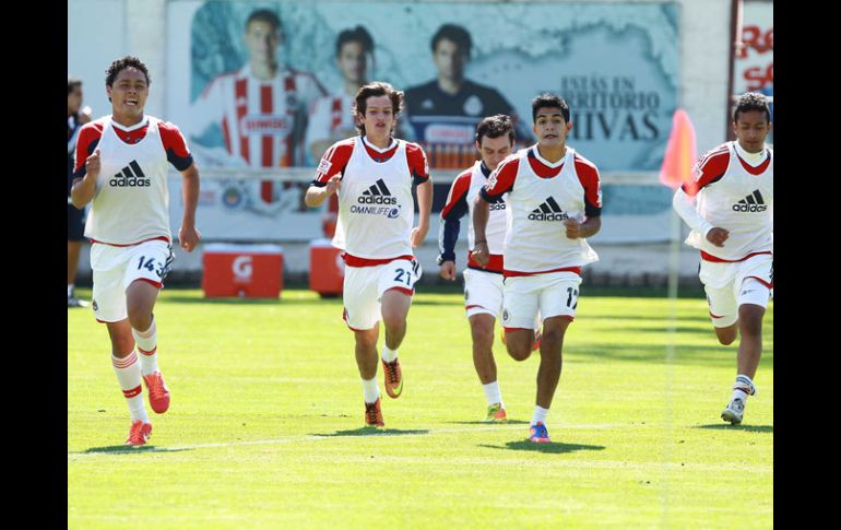 Acción del entrenamiento de Chivas en Verde Valle.  /