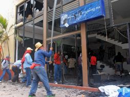 La CETEG acepta que en las agresiones a los edificios de los partidos no hubo infiltrados y que fueron, eso sí, ''reacción de coraje''. AFP /