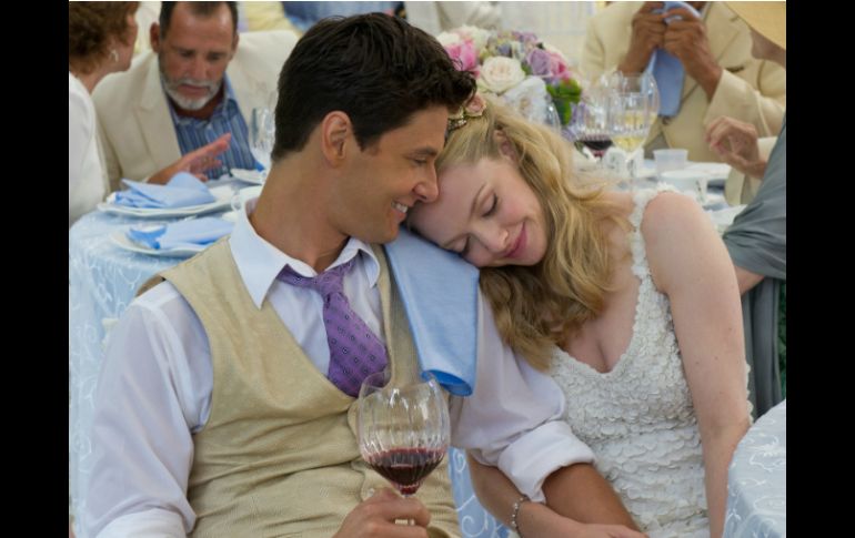 Ben Barnes en el papel de Alejandro y Amanda Seyfried en el papel de Missy, durante una escena de ''The Big Wedding''. EFE /