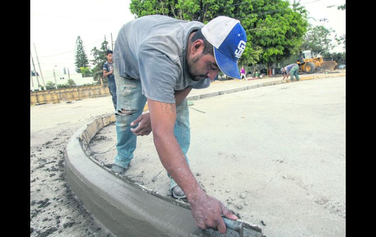 La SCT informó que las obras en Juan Palomar y Arias y Avenida Inglaterra terminarán en junio próximo. EL INFORMADOR /