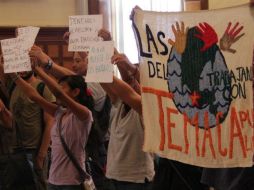 Habitantes de Temacapulín irrumpen en la sesión del Ayuntamiento tapatío.  /