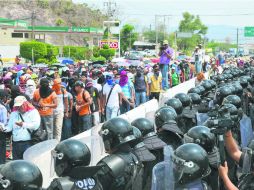 Otro bloqueo. El Movimiento Popular de Guerrero causó caos en la Autopista del Sol. NTX /