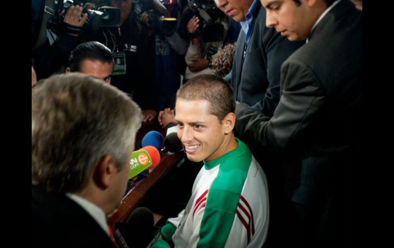 El mexicano podría ser utilizado como partida inicial para encarar a los Gunners. ARCHIVO /