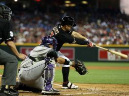 Cody Ross sella la victoria de Arizona en la décima entrada. AFP /