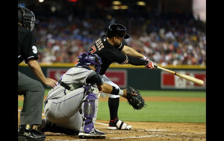 Cody Ross sella la victoria de Arizona en la décima entrada. AFP /