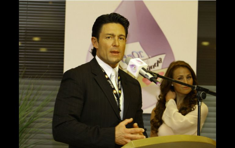 Fernando Colunga desmiente que tenga un proyecto extra a la telenovela ''Porque el amor manda''. ARCHIVO /