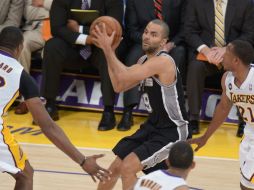 El armador francés Tony Parker aporta al triunfo 23 puntos. AFP /