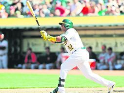 El jardinero cubano Yoenis Céspedes reapareció tras estar en la lista de lesionados y conectó dos imparables en cinco turnos. AP /