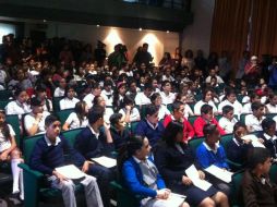 El Salón de Cabildo de Zapopan con la presencia de los niños. Foto tomada de Twitter de la regidora Laura Haro. ESPECIAL /