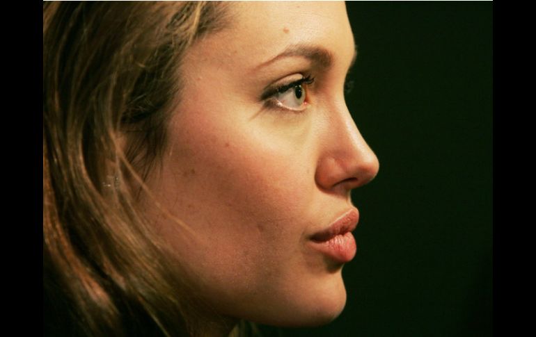 Desde adolescente, la actriz Angelina Jolie, ha causado polémica con su vida sexual. ARCHIVO /