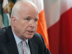 McCain es uno de los ocho senadores que presenta una propuesta de ley para legalizar la estancia de 11 millones de indocumentados. AP /