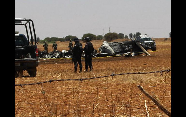 La avioneta de la PGR se desplomó aproximadamente a las 12:00 horas en la comunidad Noria de Gringos. EFE /