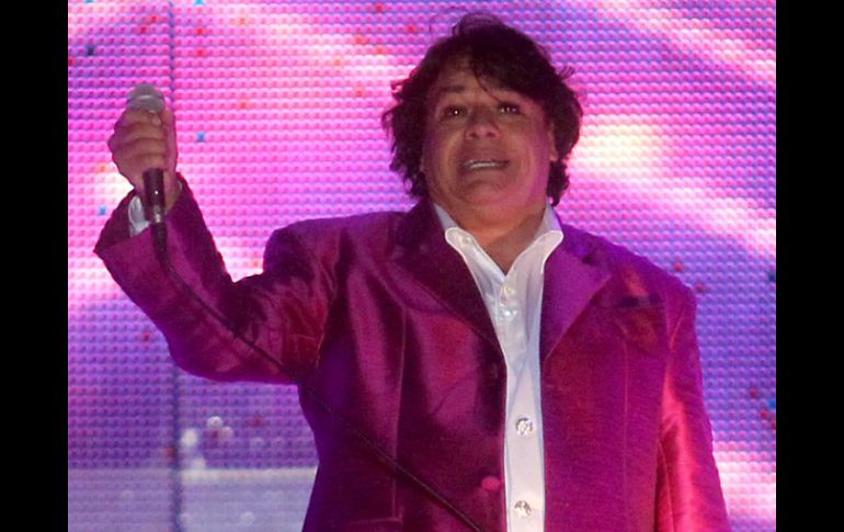 ''Necesito escuchar mucho, porque la música me gusta y gracias a la música nos hemos conocido'', dijo Juan Gabriel después de su error. ARCHIVO /