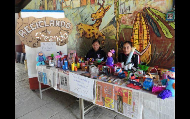 Alumnos de la Escuela Secundaria Técnica 10 en Tapalpa.  /