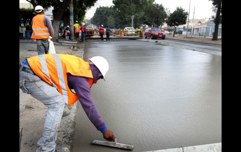 Con el Fondo se distribuyeron en todo el país cinco mil millones de pesos para pavimentación  en distintas vialidades. ARCHIVO /