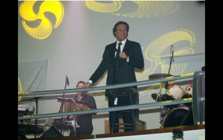 El cantante Julio Iglesias, realiza una gira internacional por Europa y América Latina. ARCHIVO /