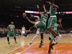 Acción del quinto duelo de la serie entre Knicks y Celtics. AP /